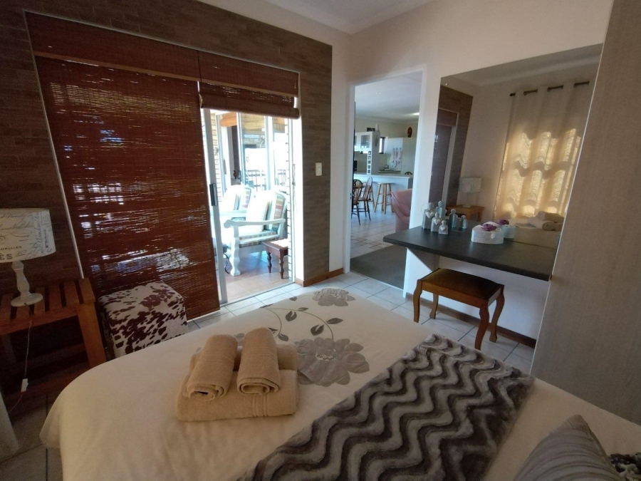 5 Bedroom Property for Sale in Wavecrest Eastern Cape